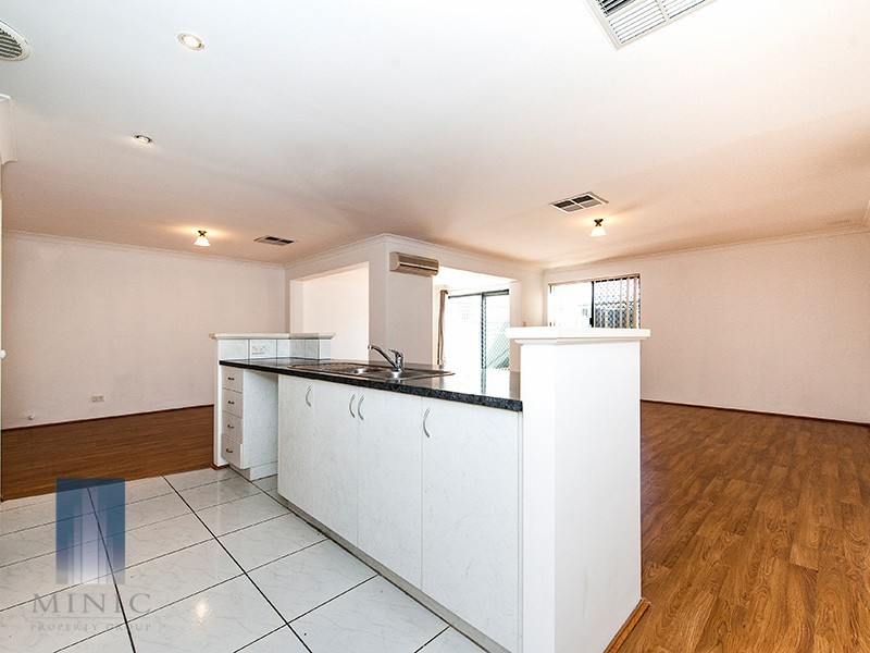 2 Bramley Way, Bibra Lake WA 6163
