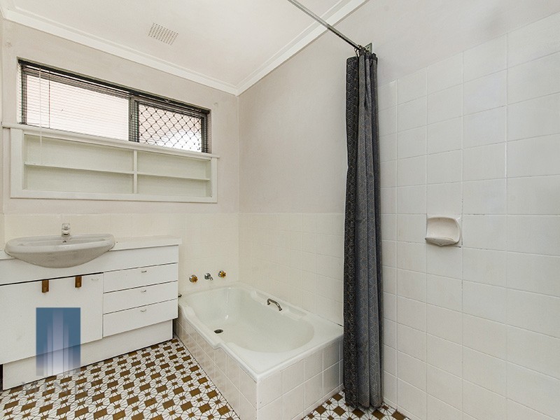 13 Argyle Street, Bentley WA 6102