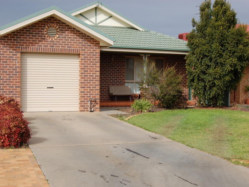 24 Dickson Road, Griffith NSW 2680