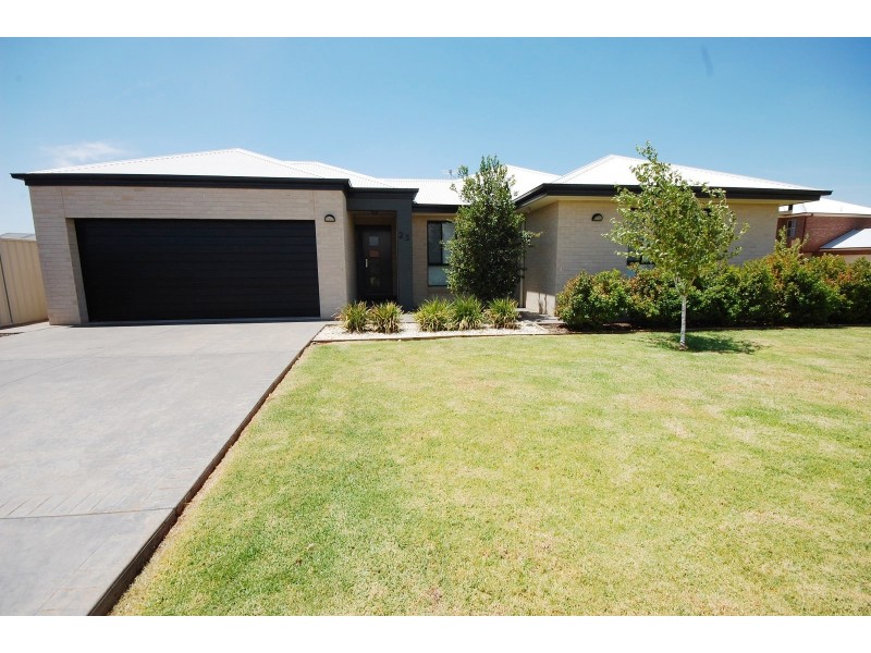 25 Calabria Road, Griffith NSW 2680