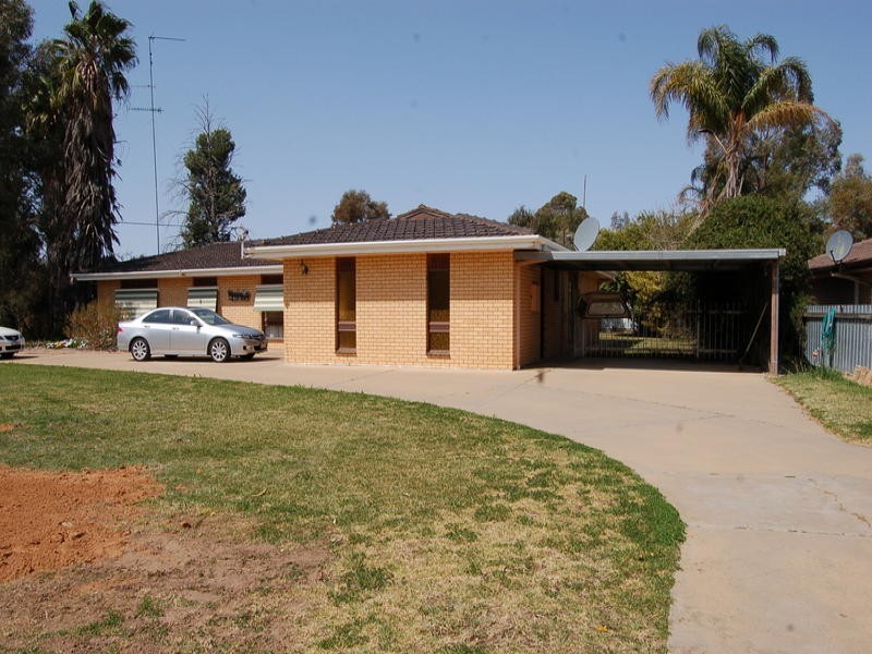 8 Sandpiper Street, Coleambally NSW 2707