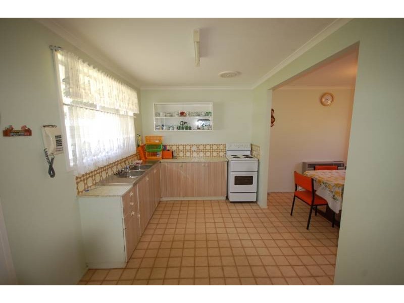 6 Jolly Pl, Griffith NSW 2680