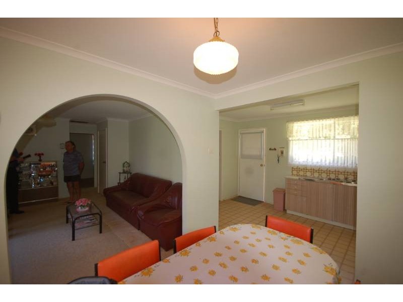 6 Jolly Pl, Griffith NSW 2680