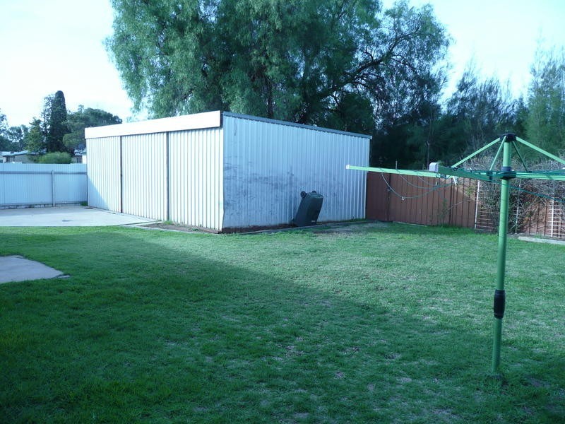 12 Chant Street, Darlington Point NSW 2706