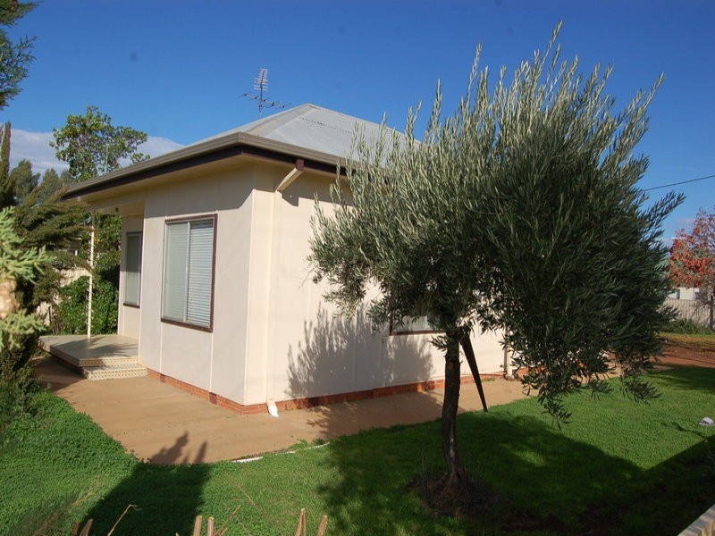 18 Moura Street, Yoogali NSW 2680