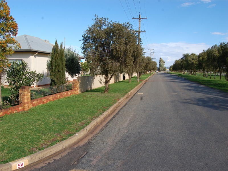 18 Moura Street, Yoogali NSW 2680