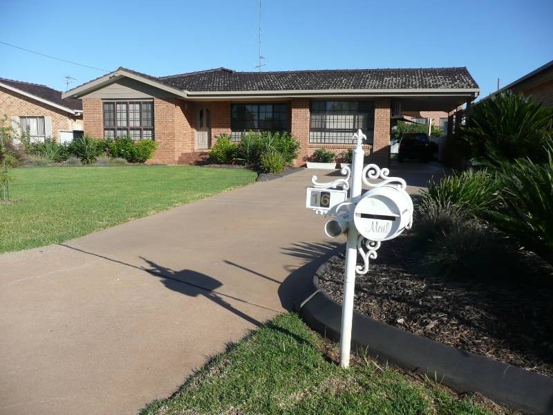 16 East St, Yoogali NSW 2680