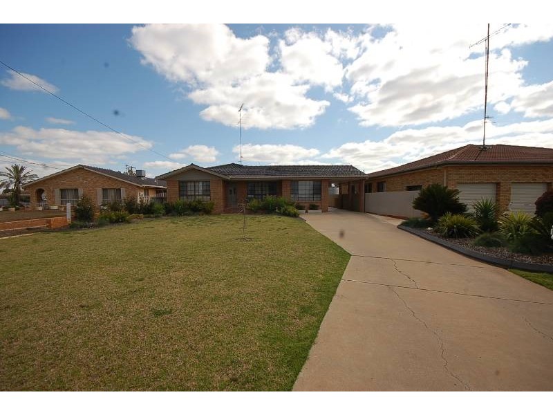 16 East St, Yoogali NSW 2680