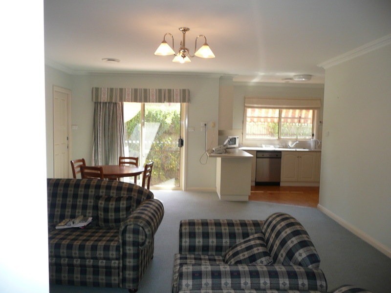 2/3 Boonah Street, Griffith NSW 2680