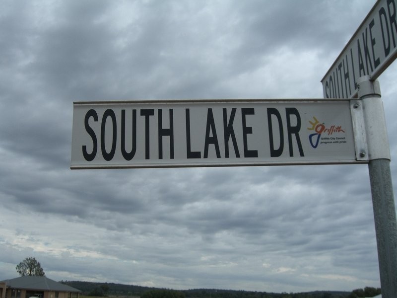 16 South Lake Drive, Lake Wyangan NSW 2680