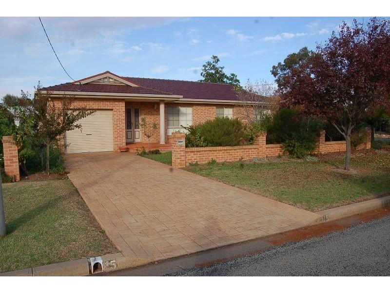 15 Ash Street, Hanwood NSW 2680
