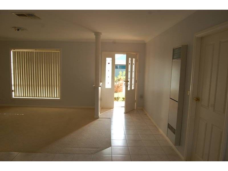 15 Ash Street, Hanwood NSW 2680