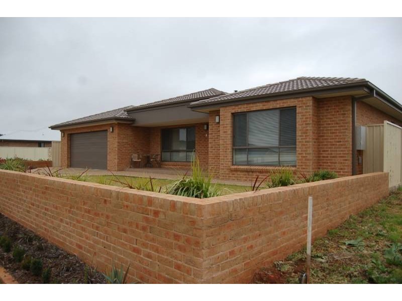 8 Gillmartin Drive, Griffith NSW 2680