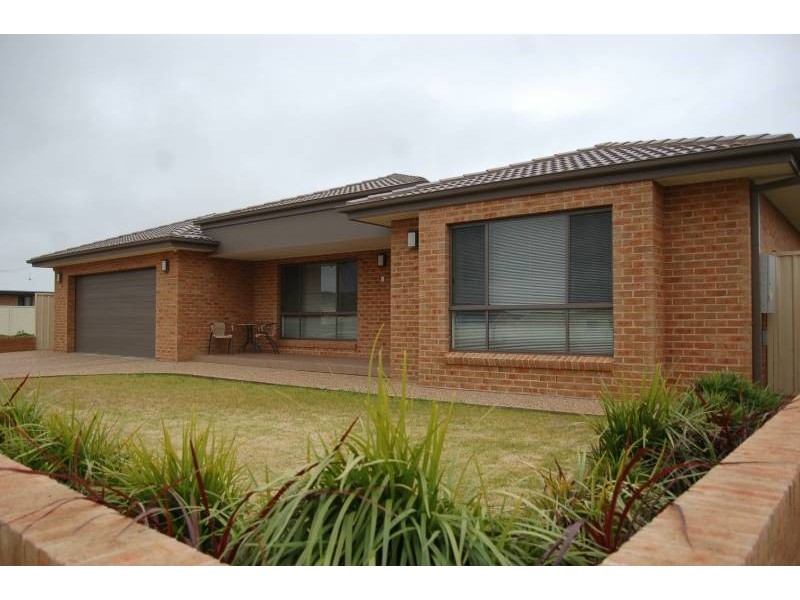 8 Gillmartin Drive, Griffith NSW 2680