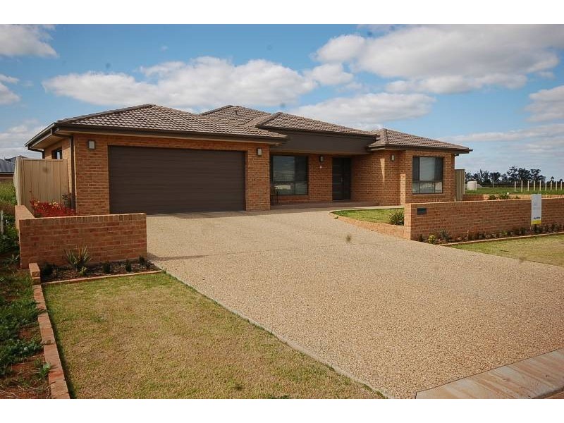 8 Gillmartin Drive, Griffith NSW 2680