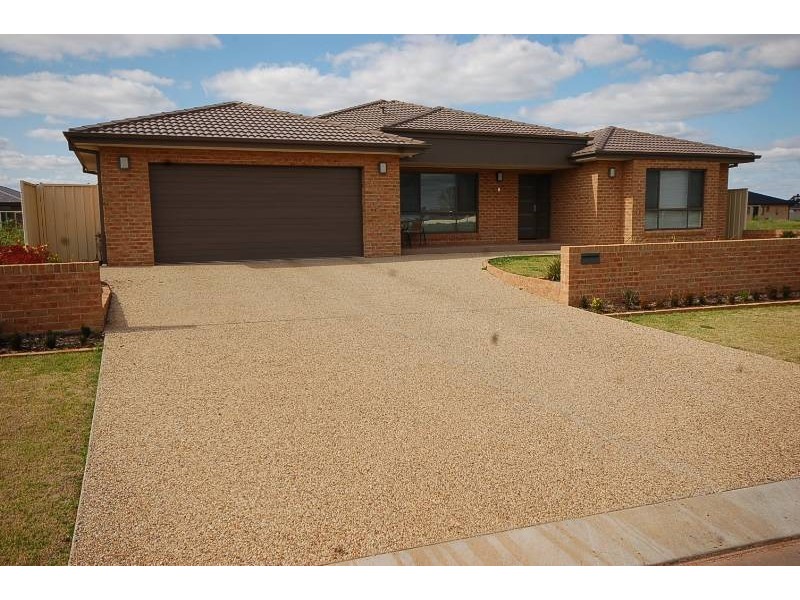 8 Gillmartin Drive, Griffith NSW 2680