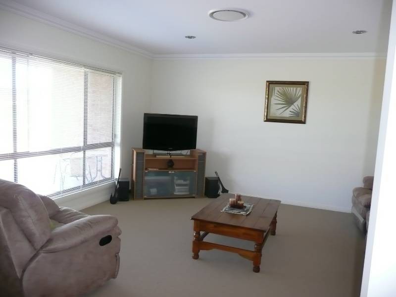 8 Gillmartin Drive, Griffith NSW 2680