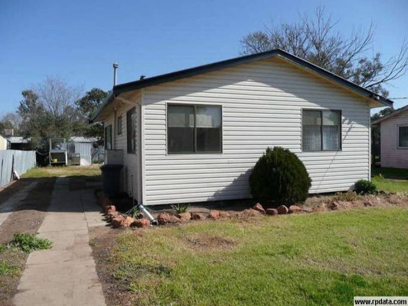9 Corbett Street, Darlington Point NSW 2706