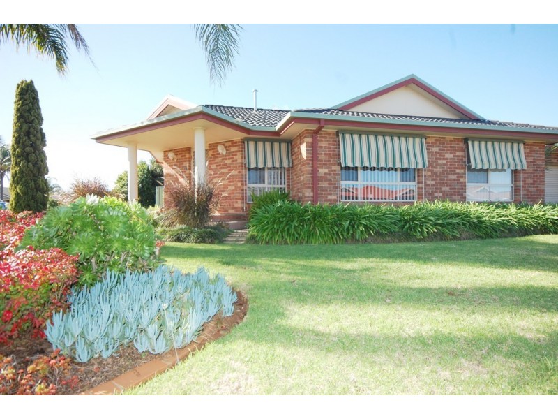 8a Robrick Close, Griffith NSW 2680