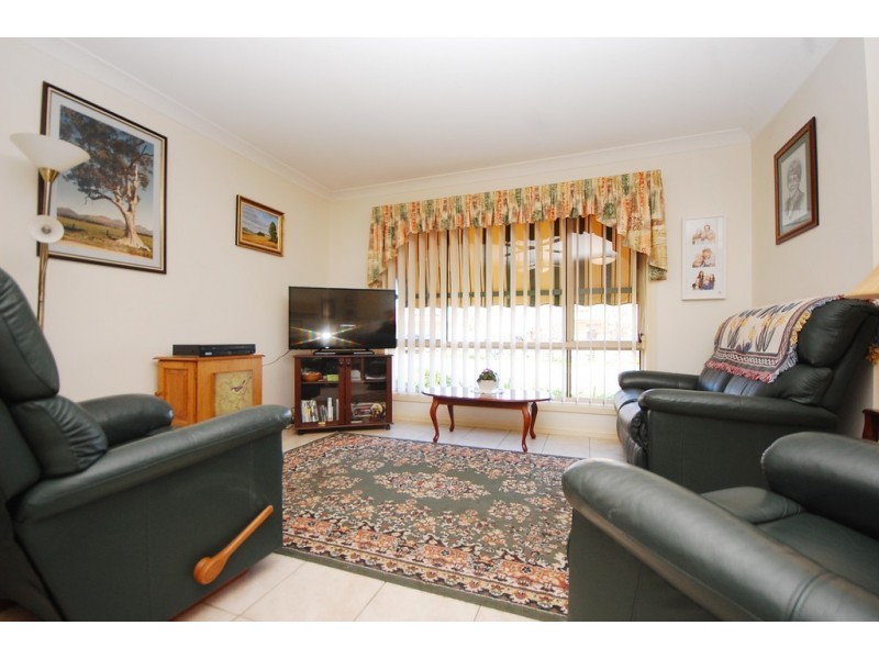 8a Robrick Close, Griffith NSW 2680