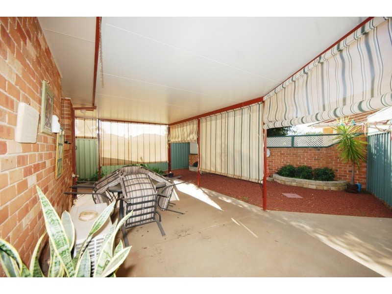 8a Robrick Close, Griffith NSW 2680