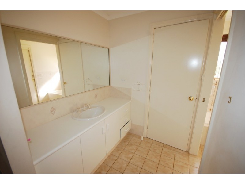 13 Henry Street, Yenda NSW 2681