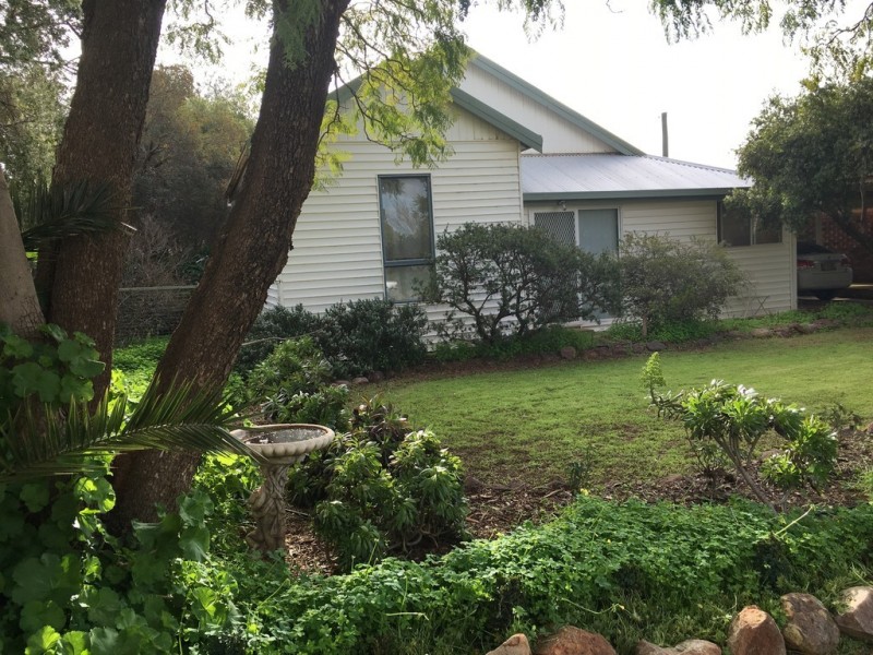 10 Zara Street, Goolgowi NSW 2652