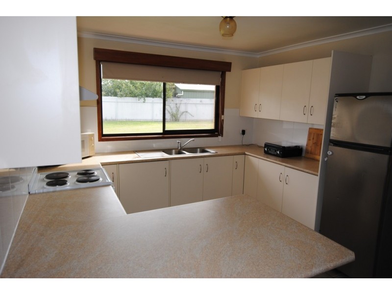 73 Wilga Street, Hanwood NSW 2680