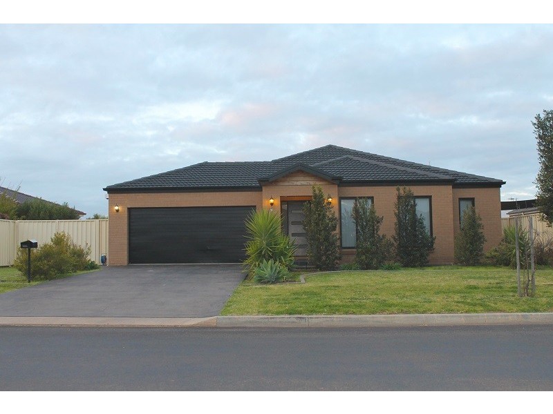 15 Calabria, Griffith NSW 2680