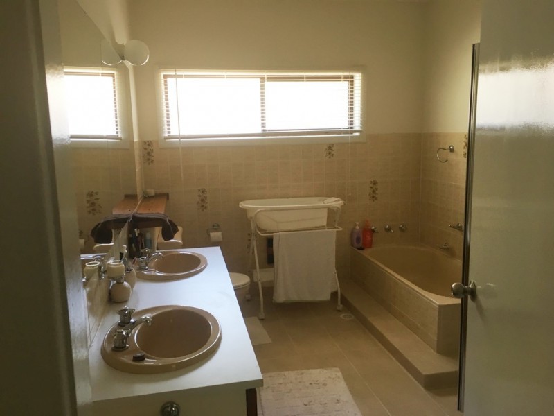 34 Lawford Crescent, Griffith NSW 2680
