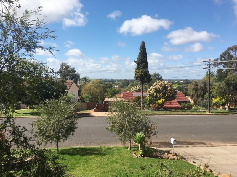 34 Lawford Crescent, Griffith NSW 2680