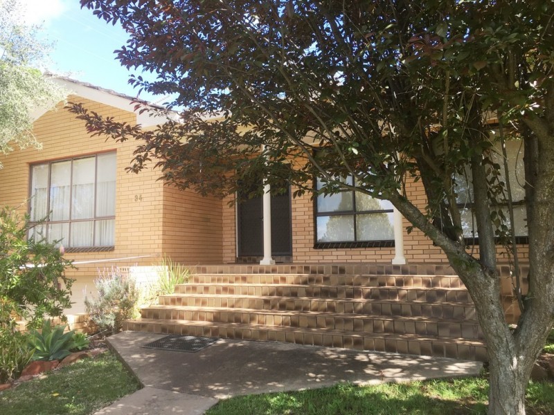 34 Lawford Crescent, Griffith NSW 2680