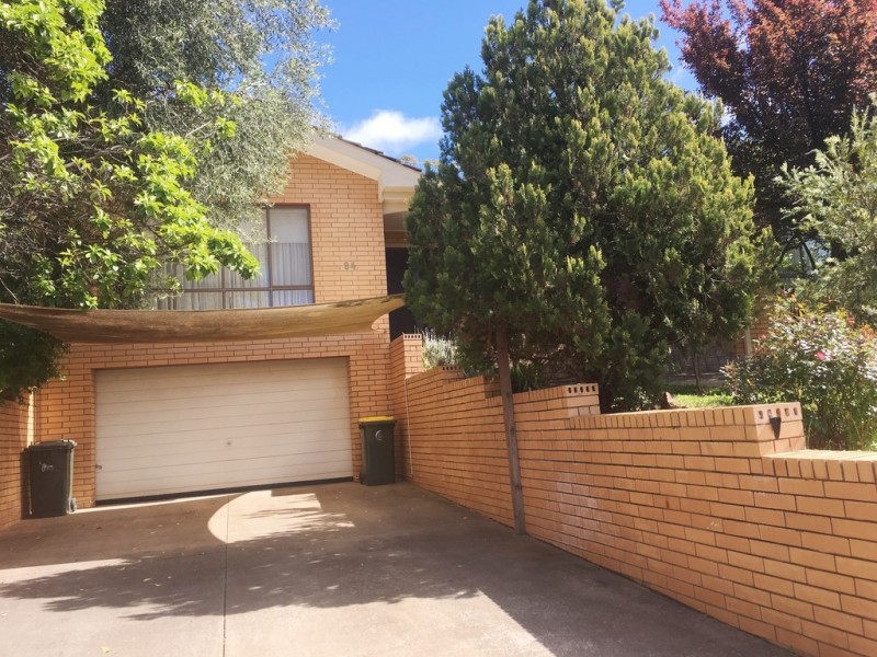 34 Lawford Crescent, Griffith NSW 2680