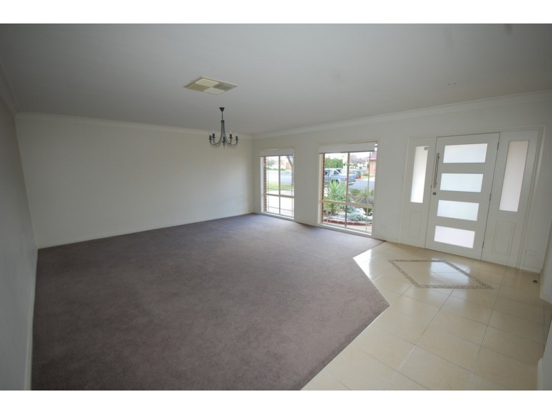 10 Nicholls Street, Griffith NSW 2680
