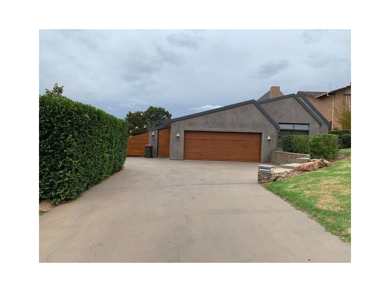 4 Harnett Place, Griffith NSW 2680