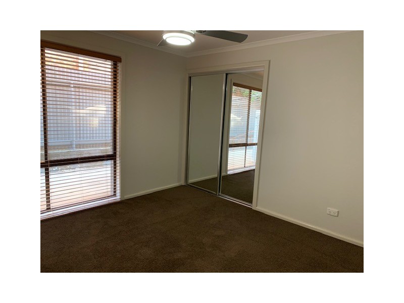 4 Harnett Place, Griffith NSW 2680