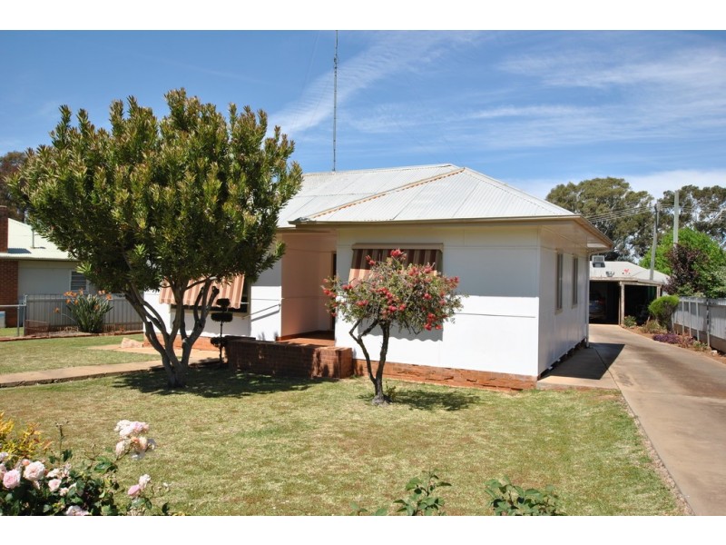 32 Curtin Street, Griffith NSW 2680