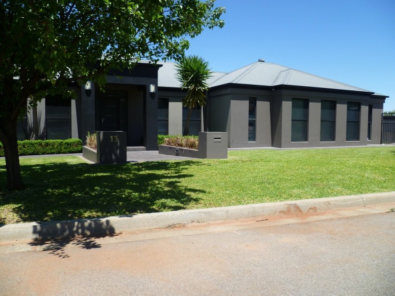 13 Hardwick, Griffith NSW 2680