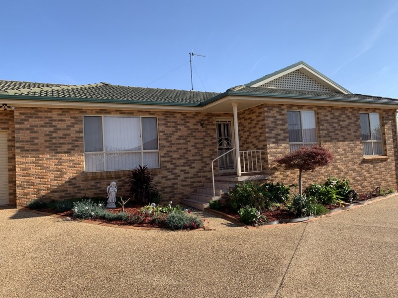 2/3 Worfolk Place, Griffith NSW 2680