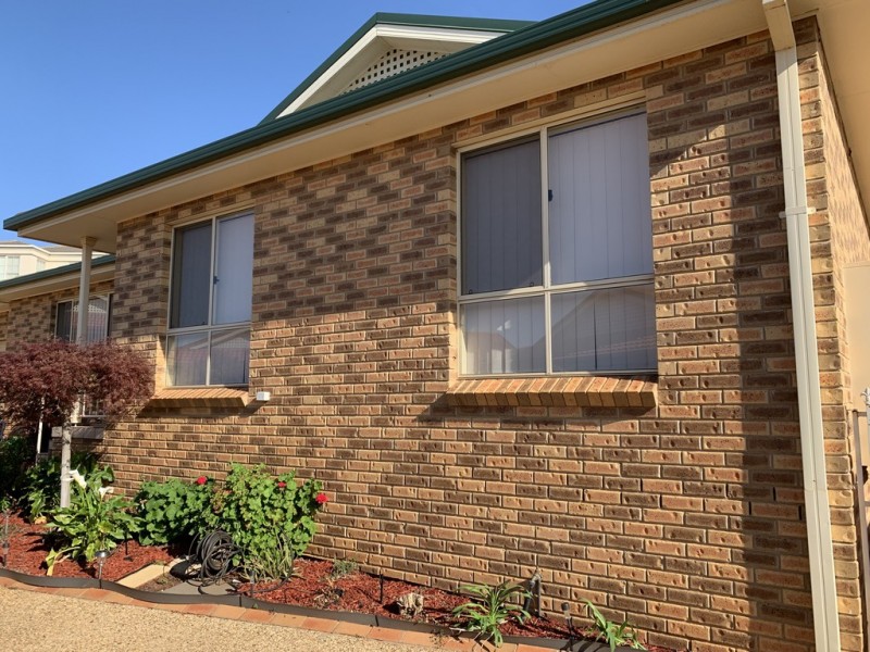 2/3 Worfolk Place, Griffith NSW 2680