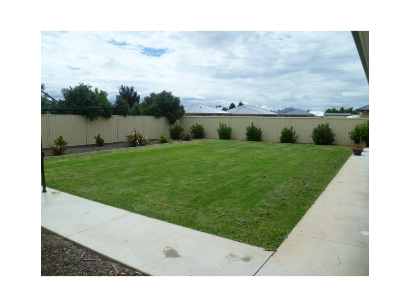 21 Franco Drive, Griffith NSW 2680