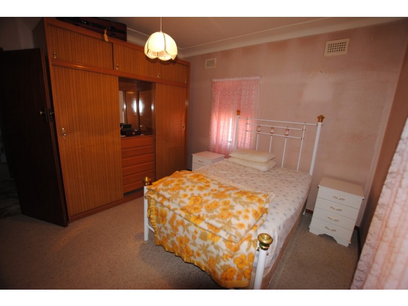 32 Curtain Street, Griffith NSW 2680