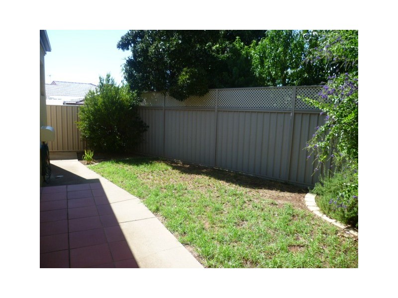 2A Worfolk Place, Griffith NSW 2680