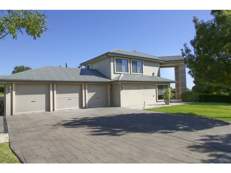 14 Bella Vista Drive, Lake Wyangan NSW 2680