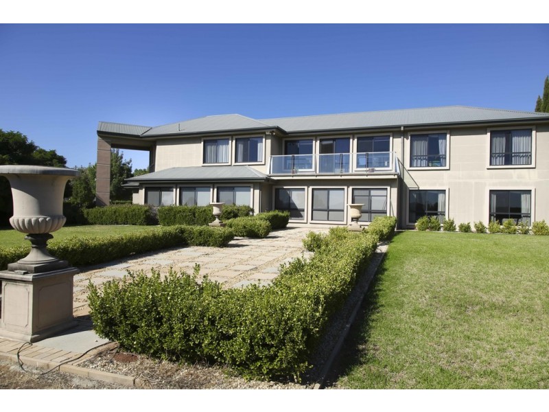 14 Bella Vista Drive, Lake Wyangan NSW 2680