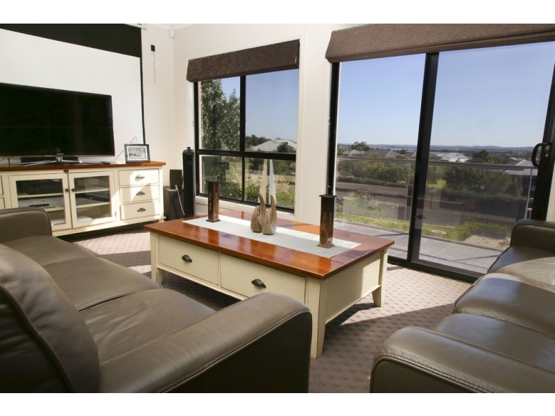 14 Bella Vista Drive, Lake Wyangan NSW 2680