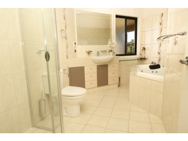 14 Bella Vista Drive, Lake Wyangan NSW 2680