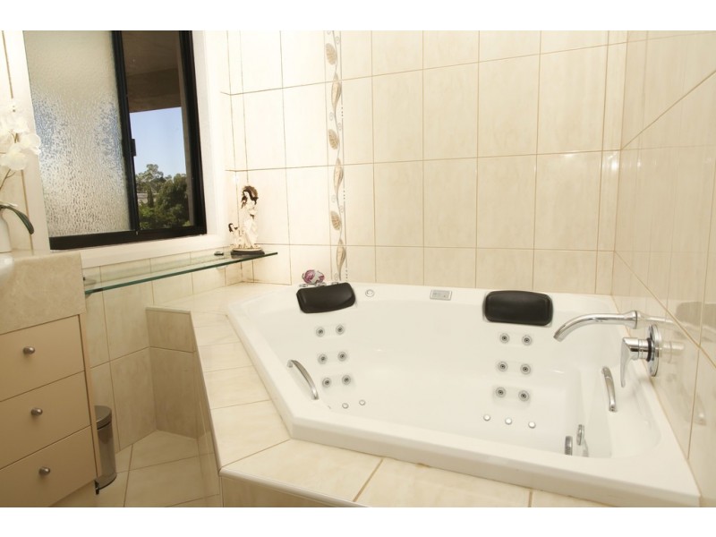 14 Bella Vista Drive, Lake Wyangan NSW 2680