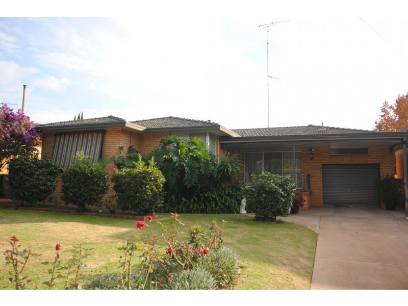 74 Ross Crescent, Griffith NSW 2680