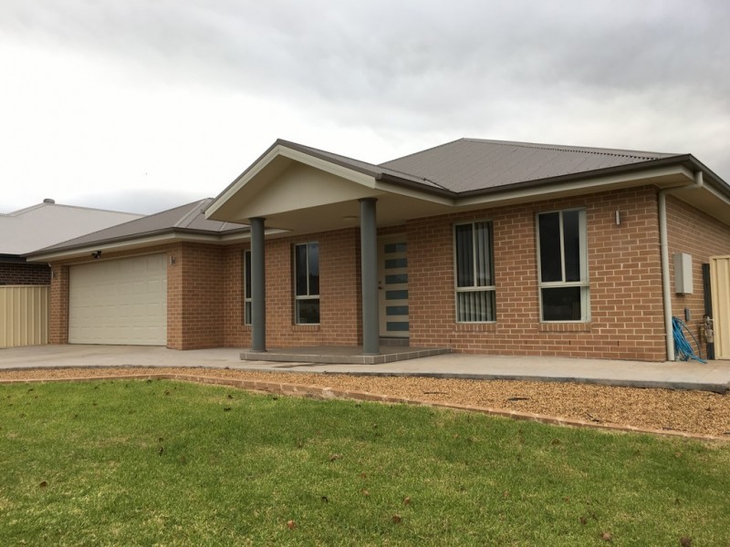 100 Hillam Drive, Griffith NSW 2680